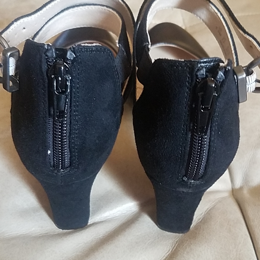 Shoes - Picture 2 of 4